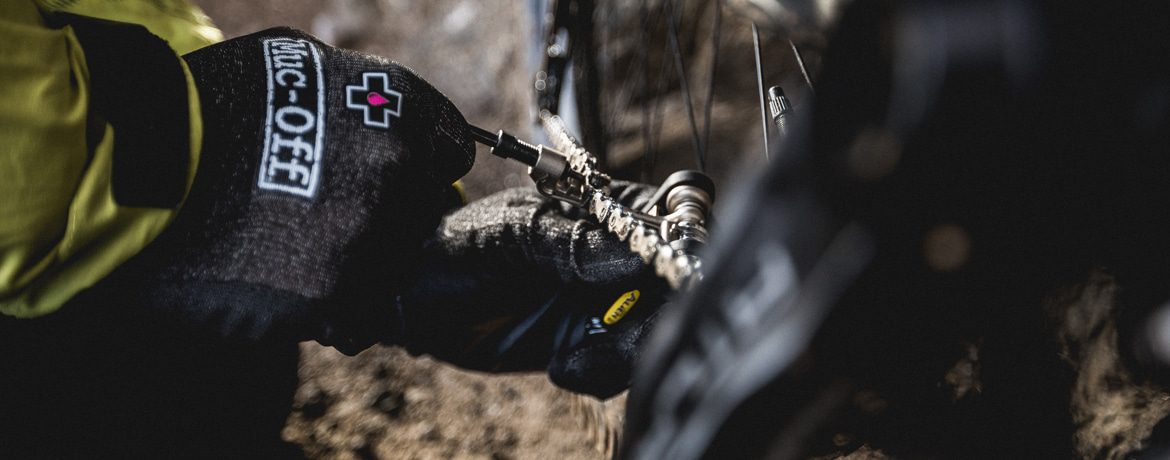 How to fix a broken chain as part of our best mountain bike trailside fixes