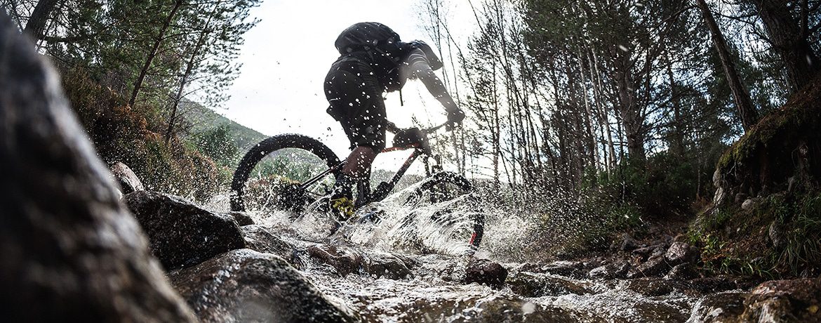 River Crossing with your mountain bike and the MTB Minute