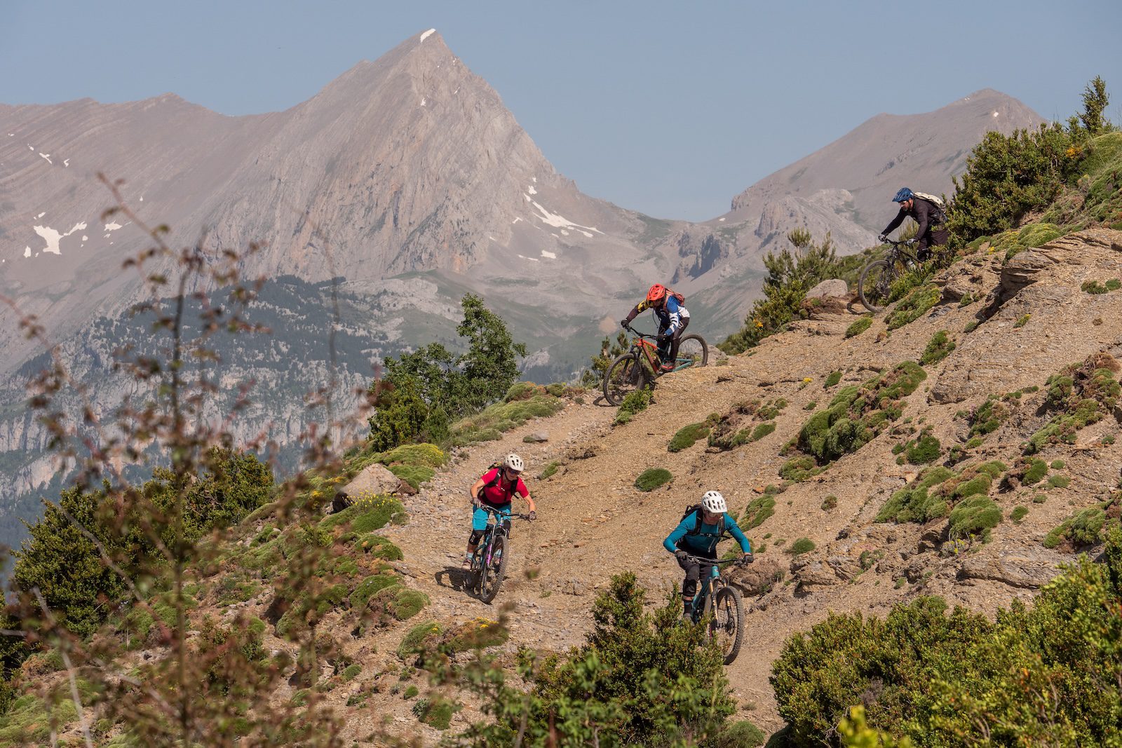 Mountain bikers and mountain peaks in the Pyrenees