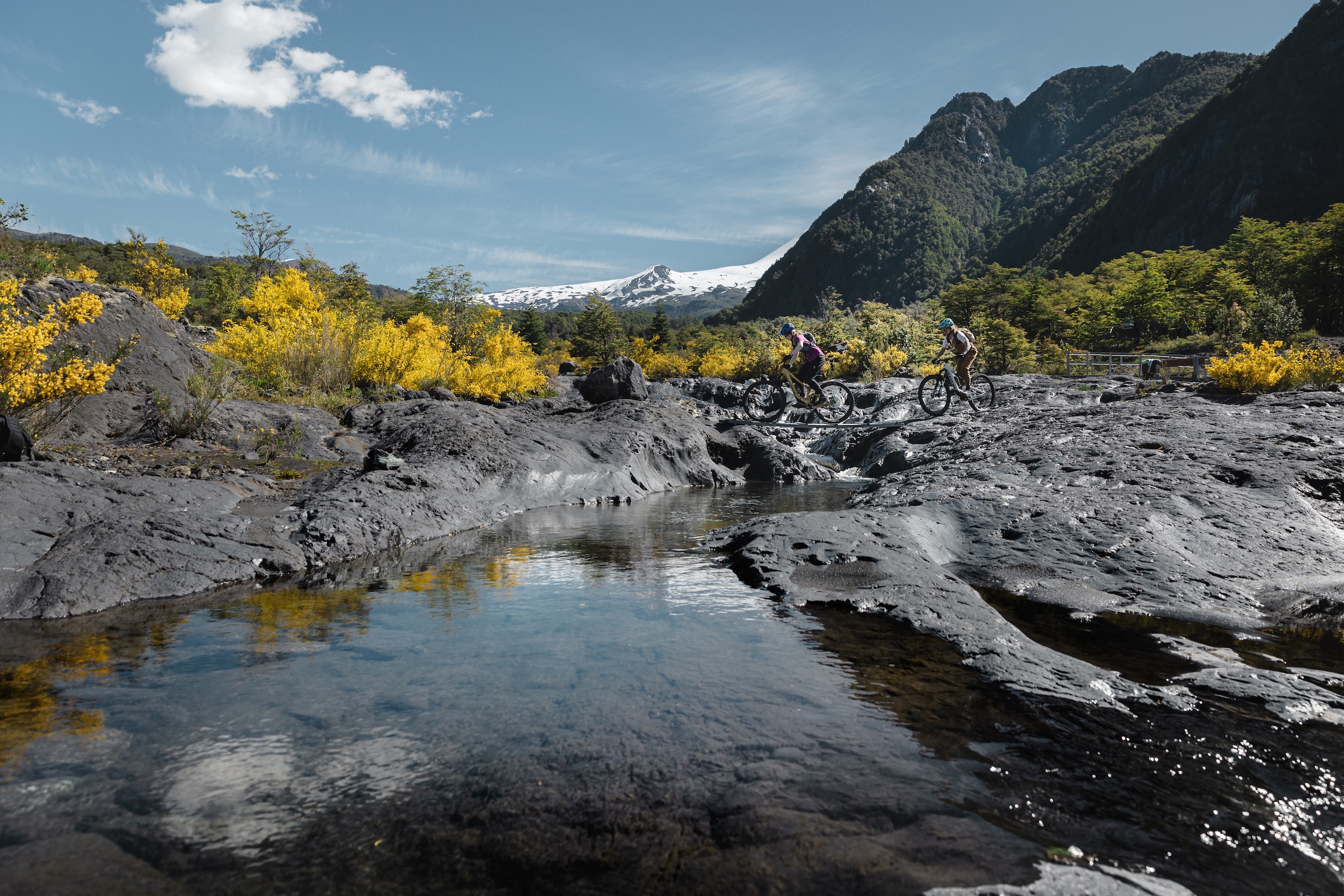 Female e-mountain bikers in the Lakes & Volcanoes region of Chile, mountain bike tours worldwide
